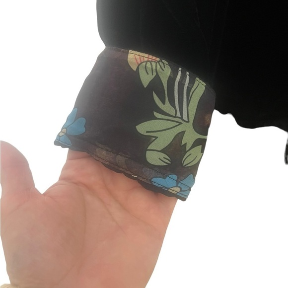 JADED‎ GYPSY Black Velvet/Floral Interior Shirt - Picture 5 of 8